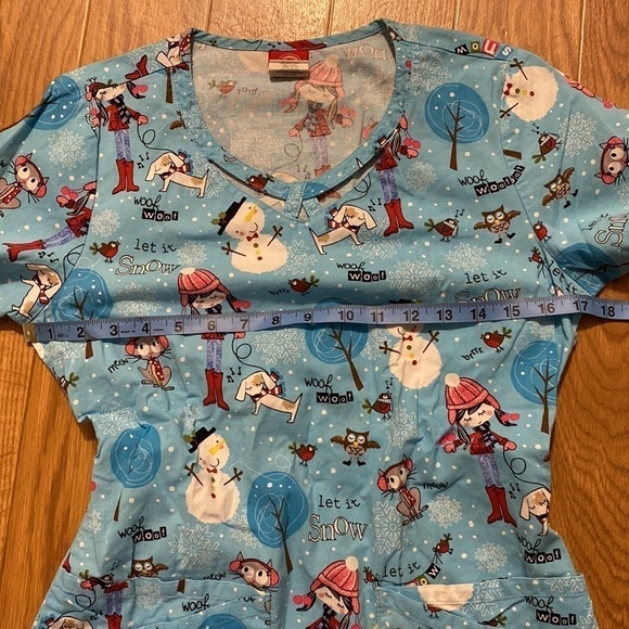 DICKIES Blue Winter Snowman Theme Scrub Top Shirred Back Pockets (Size XS) - Picture 4 of 7